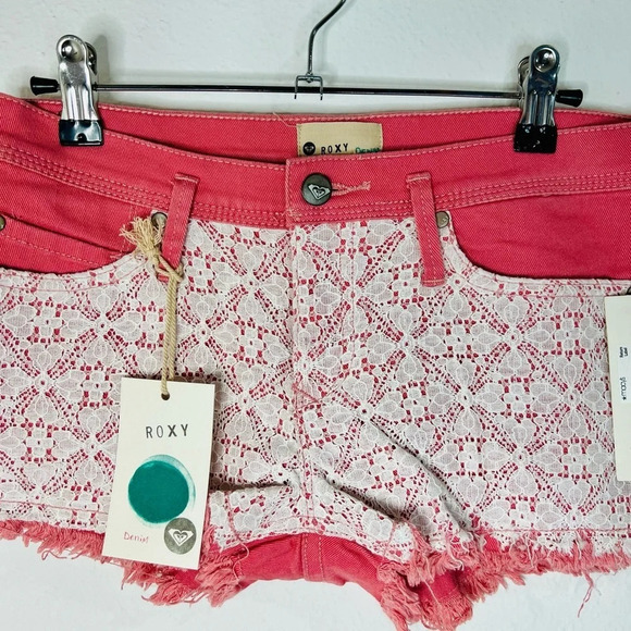 🆕 Roxy Denim Shorts Doily Dukes Cut Off Pink Lace Overlay Stretch - Picture 3 of 6